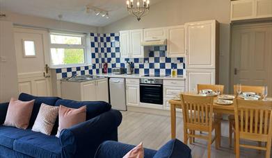 Carnwethers Cottages - Dove Lawn